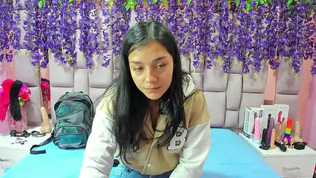 Snapshot of Bich_Anal_ chatting on 12/14/24, 01:27 Bich Anal online show from 12/14/24, 01:27