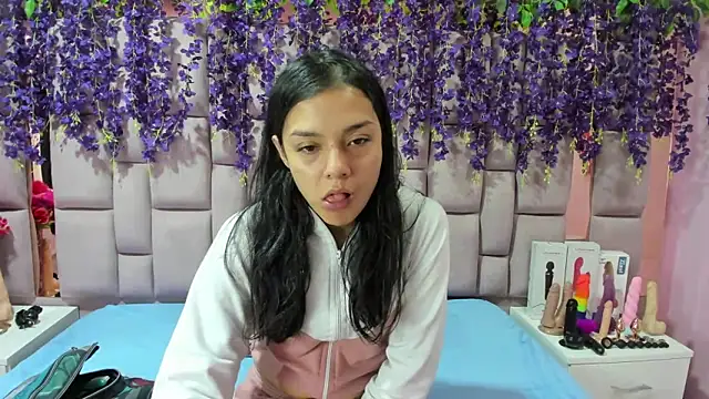 Snapshot of Bich_Anal_ chatting on 12/17/24, 01:27 Bich Anal online show from 12/17/24, 01:27