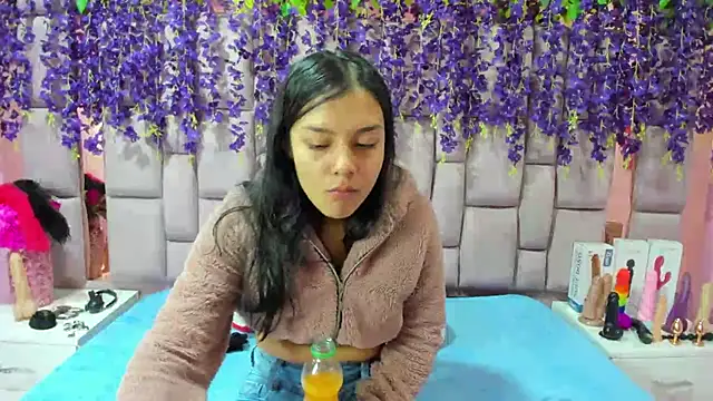 Snapshot of Bich_Anal_ chatting on 12/21/24, 12:59 Bich Anal online show from 12/21/24, 12:59