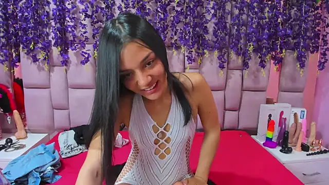 Snapshot of Bich_Anal_ chatting on 12/23/24, 04:28 Bich Anal online show from 12/23/24, 04:28