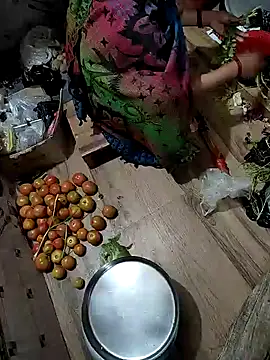 COUPLLE VILLAGE online show from 12/30/24, 03:14