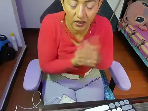 Snapshot of daleska_ayala_1 chatting on 10/10/25, 01:32 daleska ayala 1 online show from 10/10/25, 01:32