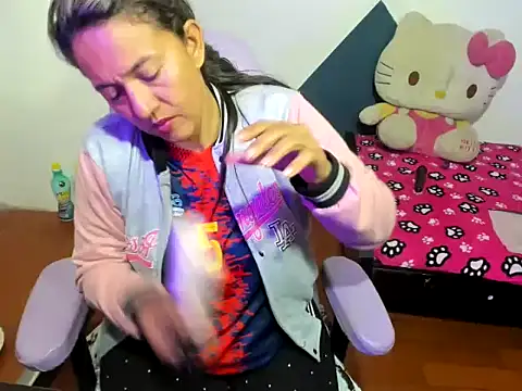 Snapshot of daleska_ayala_1 chatting on 11/06/25, 10:32 daleska ayala 1 online show from 11/06/25, 10:32