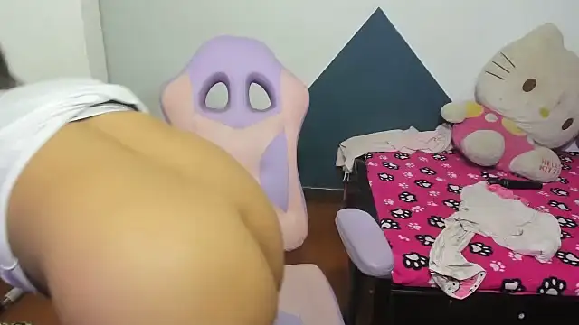 Snapshot of daleska_ayala_1 chatting on 11/11/25, 02:00 daleska ayala 1 online show from 11/11/25, 02:00