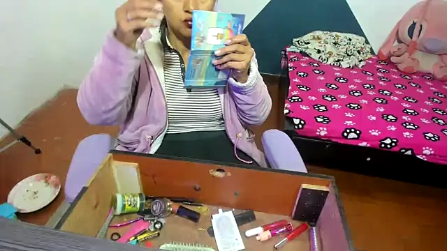 Snapshot of daleska_ayala_1 chatting on 11/12/25, 10:20 daleska ayala 1 online show from 11/12/25, 10:20