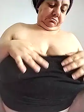 Snapshot of BustyBabyOfficial chatting on 11/03/25, 02:40 BustyBabyOfficial online show from 11/03/25, 02:40