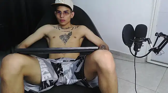 hot king20 online show from 02/25/25, 06:42