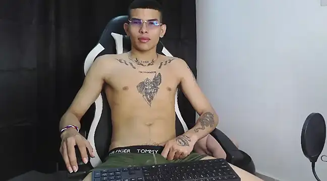 hot king20 online show from 03/18/25, 09:10