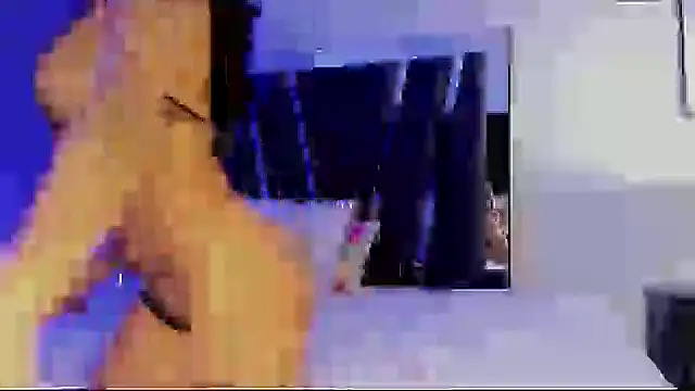 Snapshot of HollyEvanz chatting on 09/25/25, 12:03 HollyEvanz online show from 09/25/25, 12:03