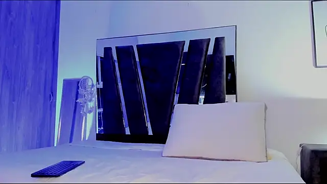 Snapshot of HollyEvanz chatting on 09/28/25, 11:54 HollyEvanz online show from 09/28/25, 11:54