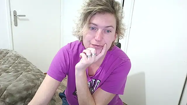 Snapshot of cumfun chatting on 12/17/25, 07:58 cumfun online show from 12/17/25, 07:58