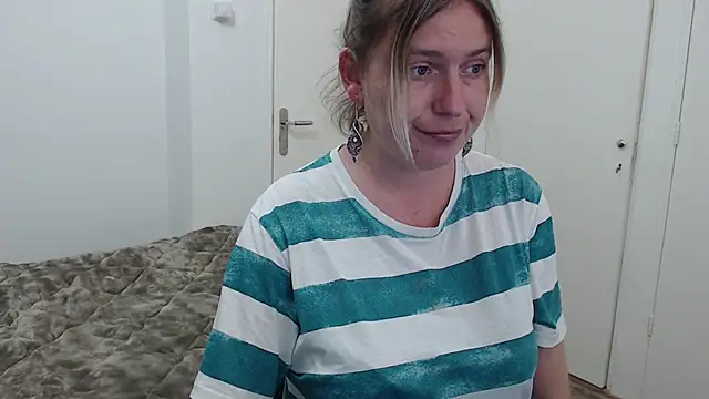 Snapshot of cumfun chatting on 12/22/25, 10:07 cumfun online show from 12/22/25, 10:07