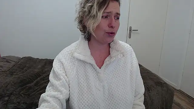 Snapshot of cumfun chatting on 01/12/26, 10:04 cumfun online show from 01/12/26, 10:04