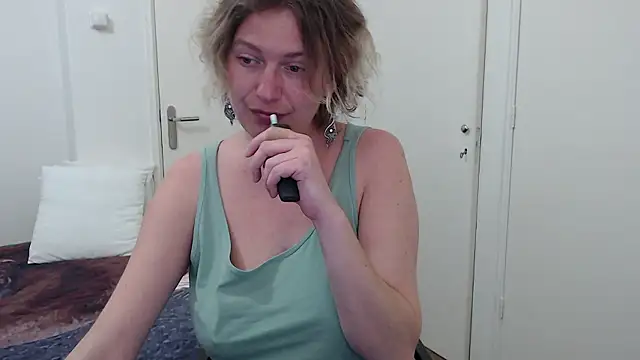 Snapshot of cumfun chatting on 02/16/26, 09:16 cumfun online show from 02/16/26, 09:16