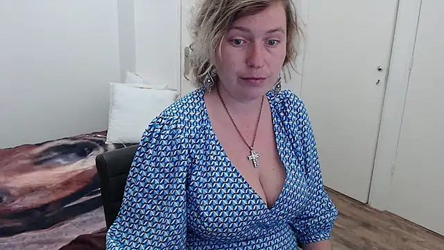 Snapshot of cumfun chatting on 02/17/26, 09:28 cumfun online show from 02/17/26, 09:28