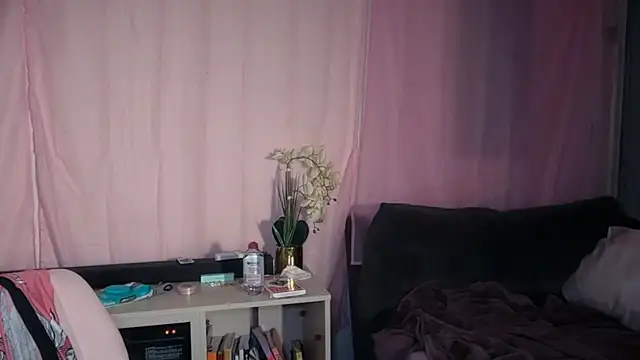 SashaEstrella online show from 06/18/26, 10:09