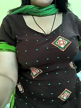Snapshot of lovely_zara chatting on 12/02/24, 12:51 lovely zara online show from 12/02/24, 12:51