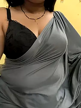 Snapshot of lovely_zara chatting on 02/06/25, 05:35 lovely zara online show from 02/06/25, 05:35