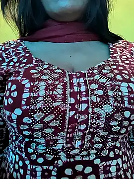 Snapshot of lovely_zara chatting on 02/12/25, 08:49 lovely zara online show from 02/12/25, 08:49