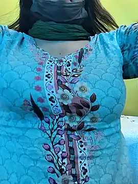 Snapshot of lovely_zara chatting on 02/13/25, 07:24 lovely zara online show from 02/13/25, 07:24