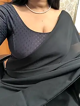 Snapshot of lovely_zara chatting on 02/17/25, 05:53 lovely zara online show from 02/17/25, 05:53