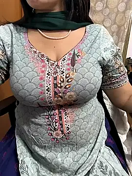 Snapshot of lovely_zara chatting on 02/24/25, 06:16 lovely zara online show from 02/24/25, 06:16