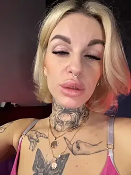 Snapshot of angel_devil_forever chatting on 11/13/25, 10:30 angel devil forever online show from 11/13/25, 10:30