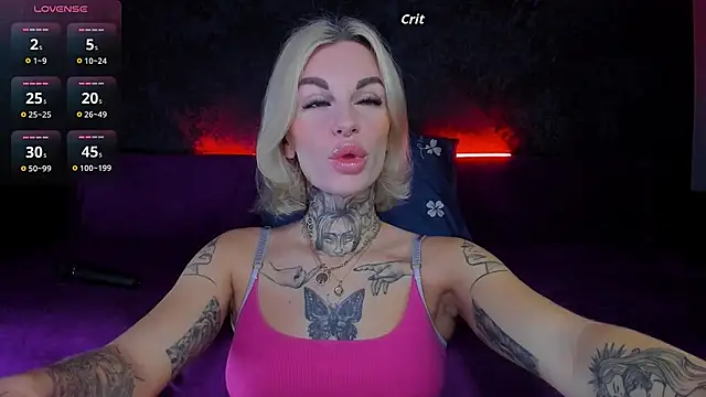 Snapshot of angel_devil_forever chatting on 11/14/25, 10:40 angel devil forever online show from 11/14/25, 10:40