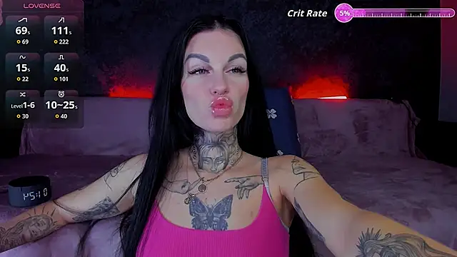 Snapshot of angel_devil_forever chatting on 12/15/25, 10:25 angel devil forever online show from 12/15/25, 10:25