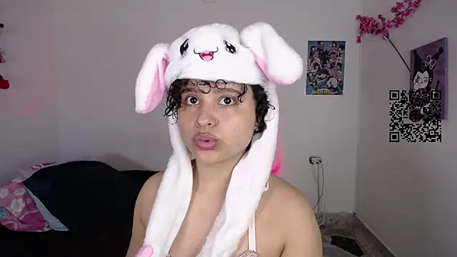 Snapshot of lou_cute chatting on 11/11/25, 09:09 lou cute online show from 11/11/25, 09:09