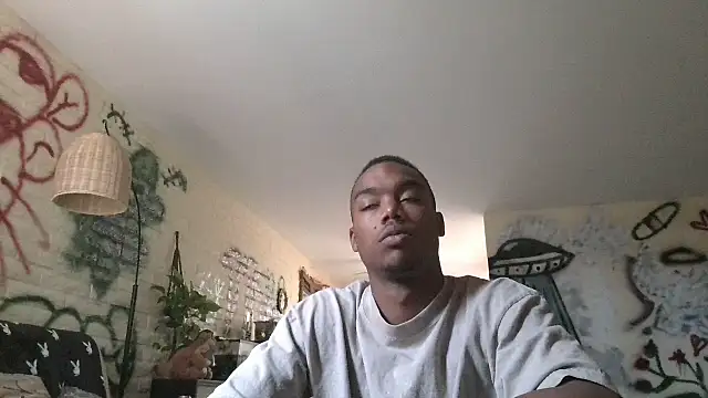 Snapshot of Shhhtrey0375 chatting on 06/13/26, 07:45 Shhhtrey0375 online show from 06/13/26, 07:45