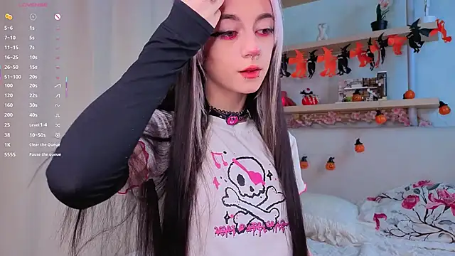 Snapshot of TristaRoht chatting on 11/05/25, 03:01 TristaRoht online show from 11/05/25, 03:01