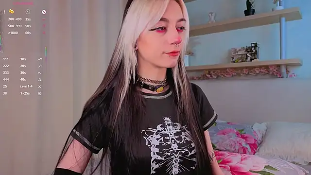 Snapshot of TristaRoht chatting on 11/11/25, 03:12 TristaRoht online show from 11/11/25, 03:12