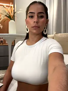 Snapshot of Mau_White chatting on 12/04/25, 09:23 Mau White online show from 12/04/25, 09:23