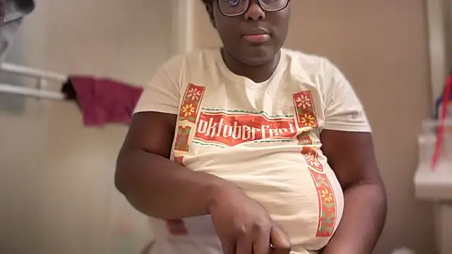 Snapshot of Yagurl__west chatting on 10/02/25, 08:27 Yagurl west online show from 10/02/25, 08:27