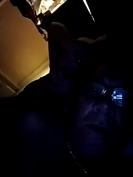 Snapshot of carlox14 chatting on 09/20/25, 12:44 carlox14 online show from 09/20/25, 12:44