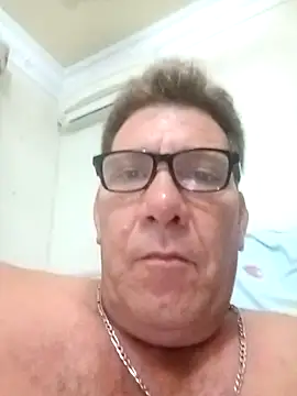 Snapshot of carlox14 chatting on 09/20/25, 05:03 carlox14 online show from 09/20/25, 05:03