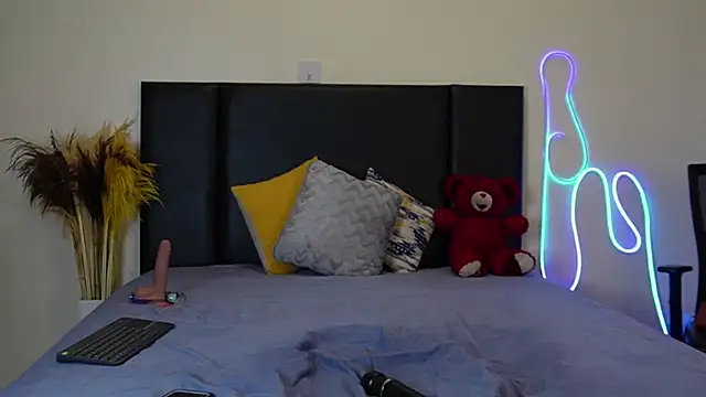 Snapshot of RosesRRed chatting on 12/16/24, 02:36 RosesRRed online show from 12/16/24, 02:36