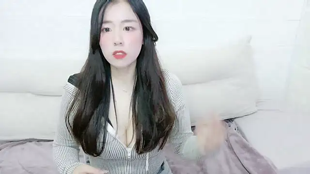 Snapshot of Arisa__ chatting on 01/18/25, 02:25 Arisa online show from 01/18/25, 02:25