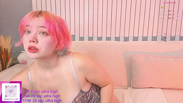 Snapshot of __KawaiiYuki__ chatting on 10/10/25, 05:06 KawaiiYuki online show from 10/10/25, 05:06