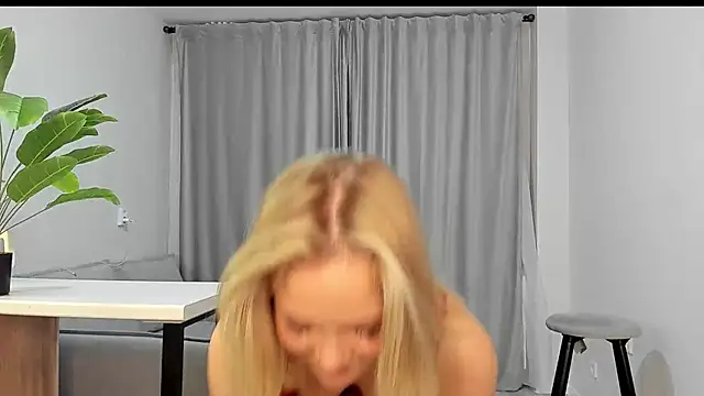 Snapshot of sarahphyllis chatting on 10/03/25, 08:06 sarahphyllis online show from 10/03/25, 08:06