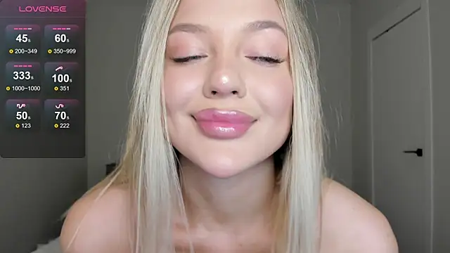 Snapshot of sarahphyllis chatting on 12/17/25, 09:32 sarahphyllis online show from 12/17/25, 09:32