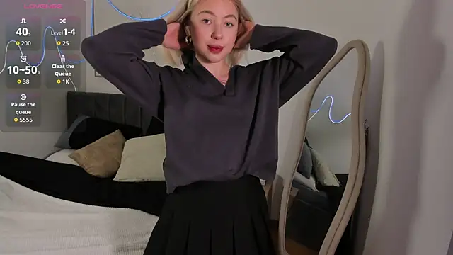 Snapshot of SimonaGerry chatting on 11/10/25, 03:38 SimonaGerry online show from 11/10/25, 03:38