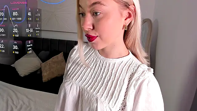 Snapshot of SimonaGerry chatting on 11/12/25, 04:35 SimonaGerry online show from 11/12/25, 04:35