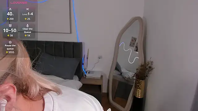 Snapshot of SimonaGerry chatting on 11/16/25, 04:40 SimonaGerry online show from 11/16/25, 04:40