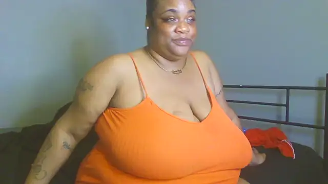 Snapshot of NaughtyHottieBBW chatting on 06/23/26, 04:21 NaughtyHottieBBW online show from 06/23/26, 04:21