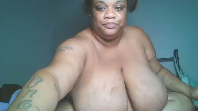 Snapshot of NaughtyHottieBBW chatting on 07/27/26, 04:30 NaughtyHottieBBW online show from 07/27/26, 04:30