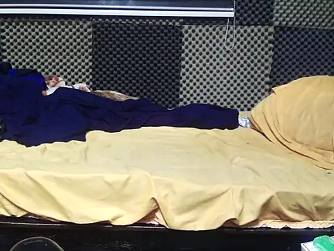 Snapshot of Arabeyes chatting on 10/31/25, 10:33 Arabeyes online show from 10/31/25, 10:33