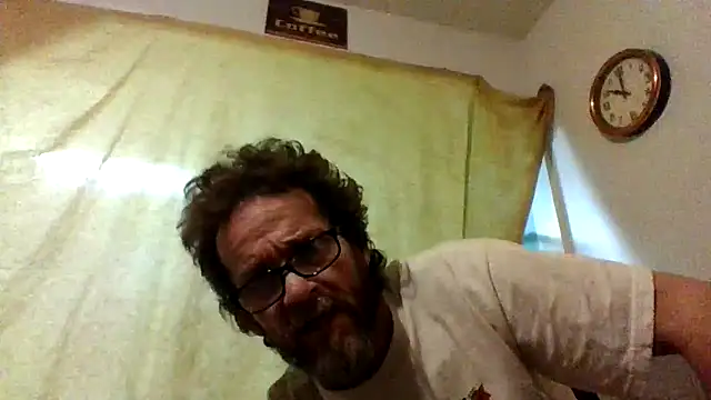 Snapshot of Woodywoodsup1 chatting on 12/14/25, 11:31 Woodywoodsup1 online show from 12/14/25, 11:31