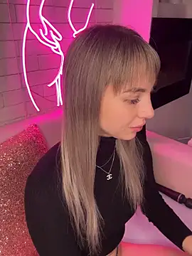 Snapshot of MiaMinx chatting on 12/27/24, 11:21 MiaMinx online show from 12/27/24, 11:21